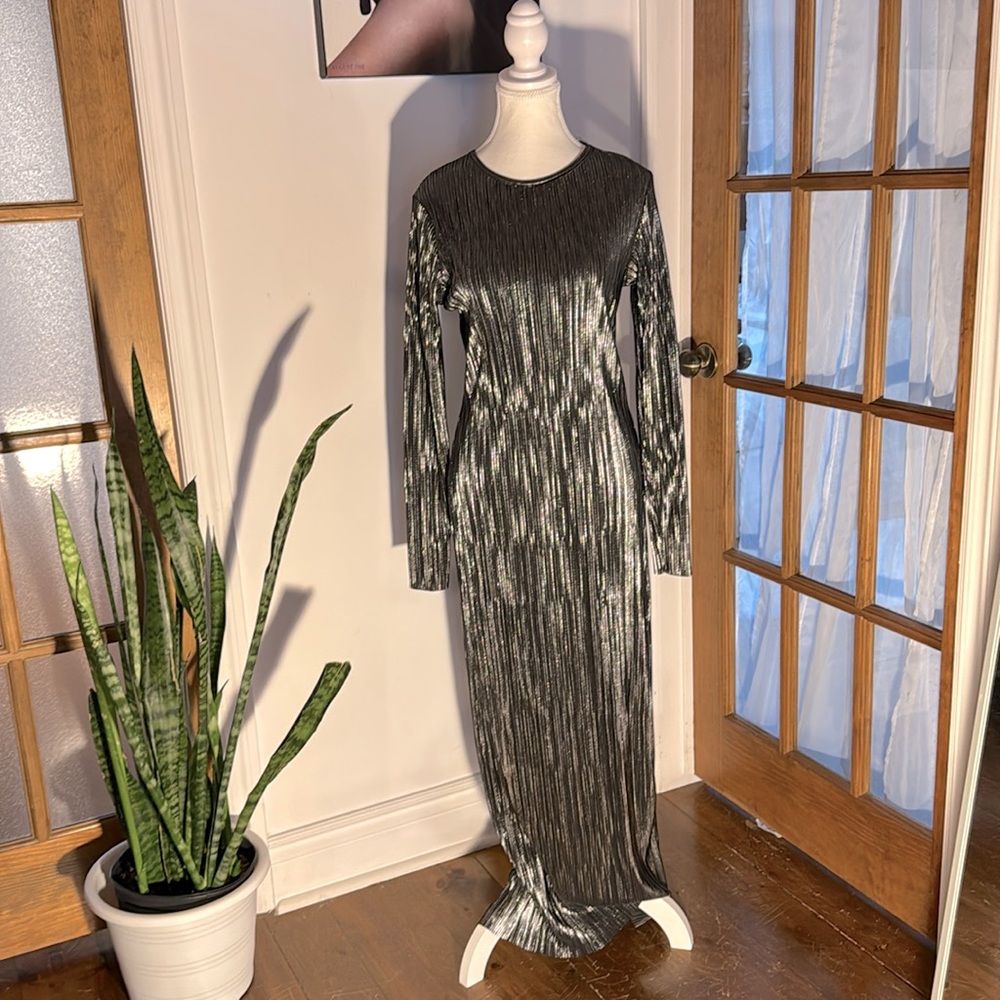 🌚 gorgeous silver and black maxi fitted dress size Large 🌚